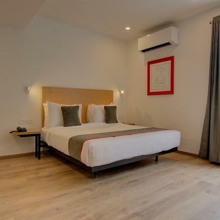 Oyo Townhouse 150 Shreyas Colony Hotel Ahmedabad Exterior foto