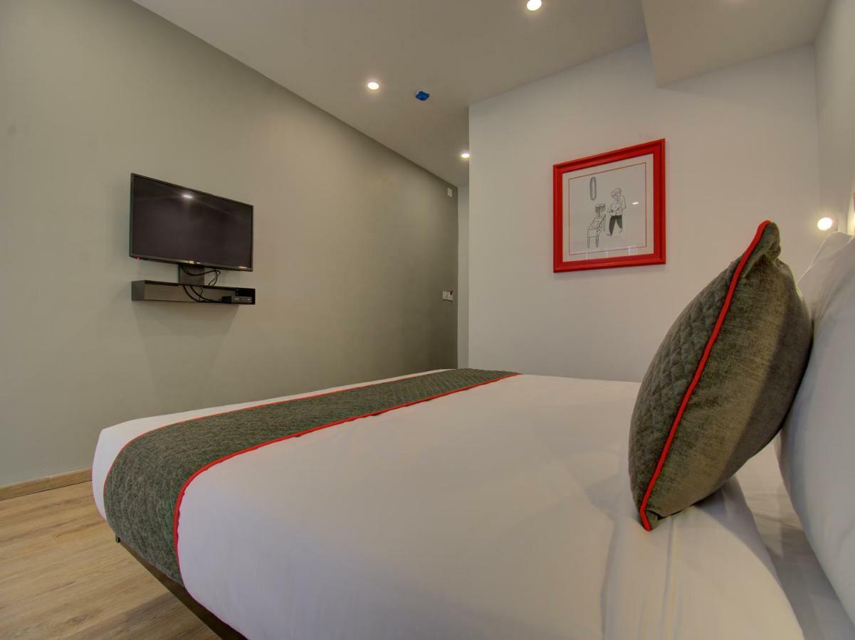 Oyo Townhouse 150 Shreyas Colony Hotel Ahmedabad Exterior foto