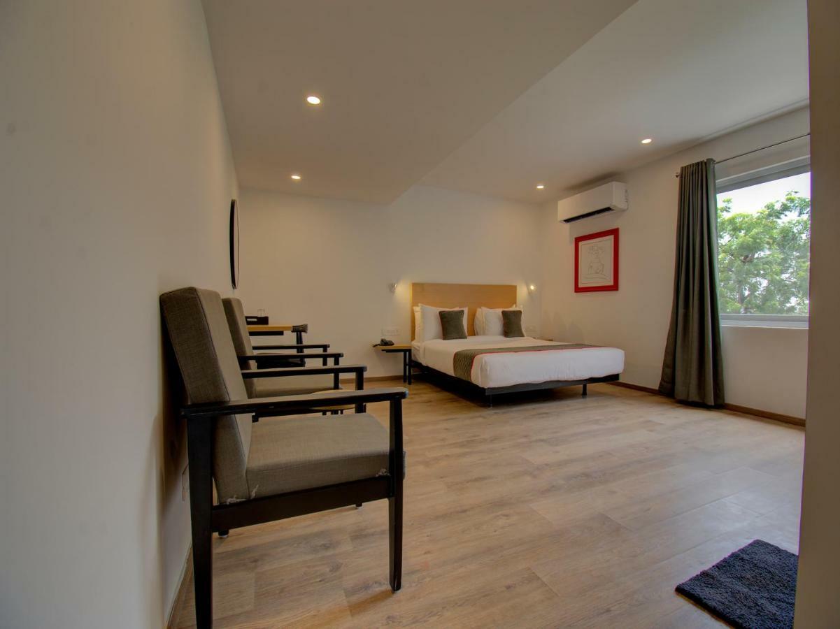Oyo Townhouse 150 Shreyas Colony Hotel Ahmedabad Exterior foto