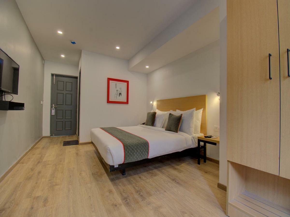 Oyo Townhouse 150 Shreyas Colony Hotel Ahmedabad Exterior foto