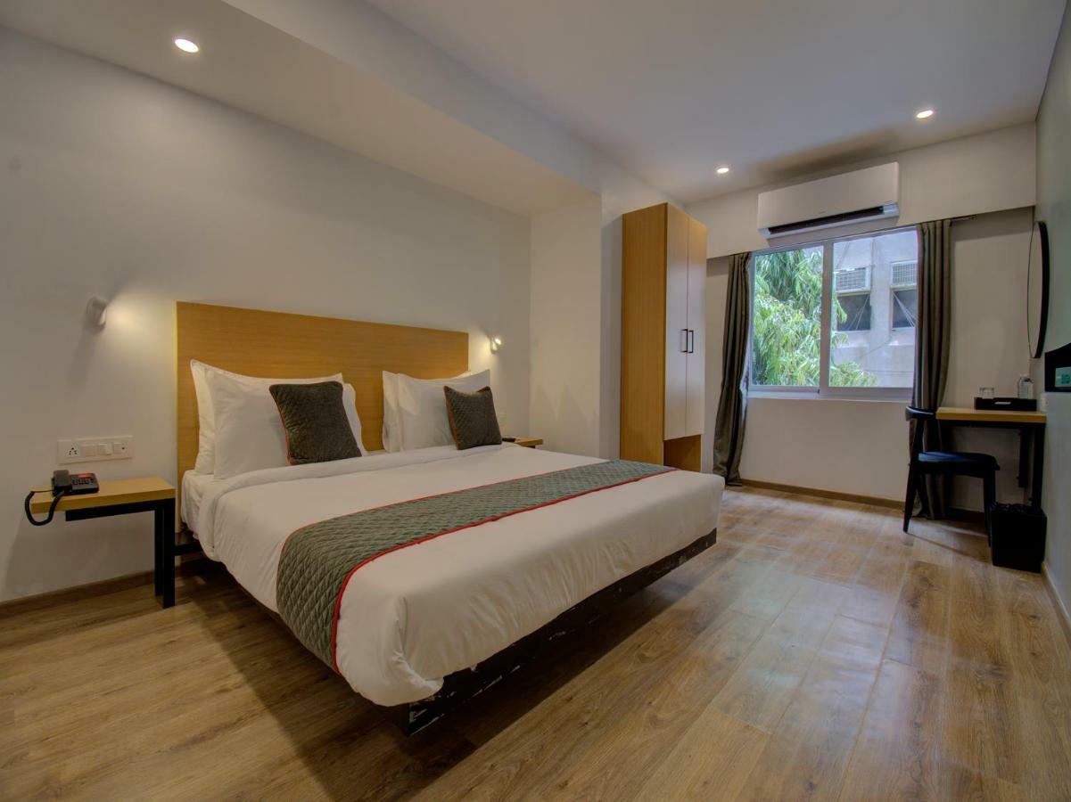 Oyo Townhouse 150 Shreyas Colony Hotel Ahmedabad Exterior foto