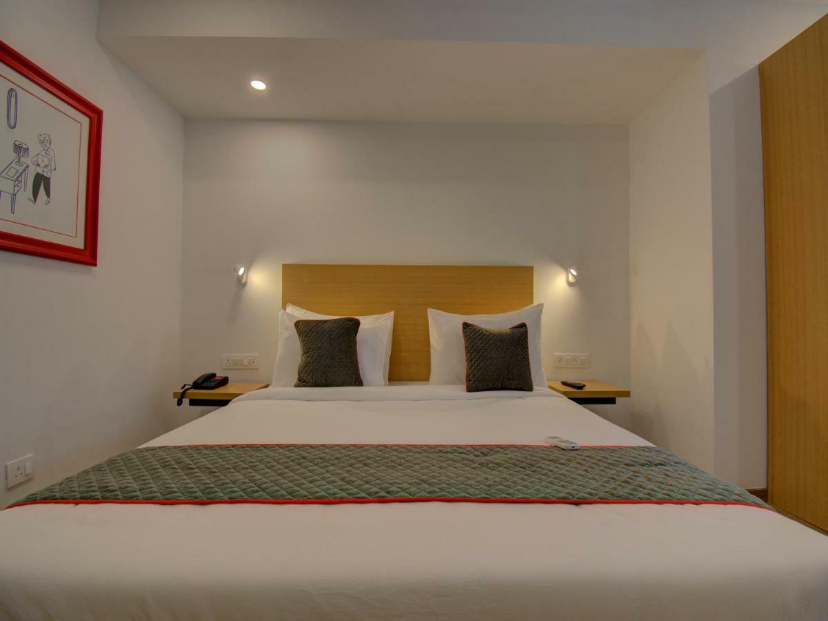 Oyo Townhouse 150 Shreyas Colony Hotel Ahmedabad Exterior foto
